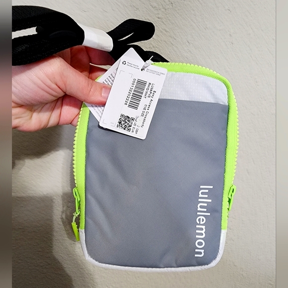 Lululemon Wasy Access Crossbody gray colorblock lime green zipper NWT - Picture 2 of 7